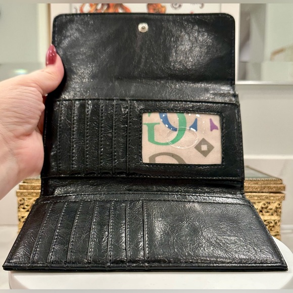 Guess - Black Embossed Tri-Fold Wallet - VGUC - Picture 11 of 17